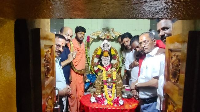 పౌర్ణమి ఆదివారం సందర్భంగా శ్రీ భవాని మందిరంలో ఎమ్మెల్యే చింత ప్రభాకర్ ప్రత్యేక పూజలు