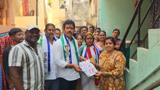 ఉత్తర నియోజకవర్గం 52వార్డు ఎన్నికల ప్రచారంలో పాల్గొన్న  కె.కె రాజు ...