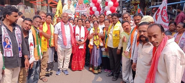 ఎన్నికల జోరు పెంచిన 46వ వార్డు కూటమి అభ్యర్థి షణ్ముఖేశ్వరి