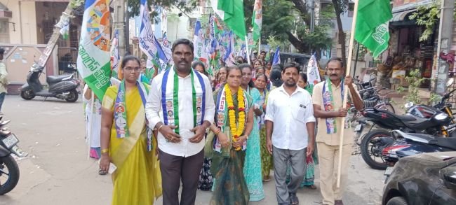 51 వ వార్డు వైసిపి అభ్యర్థి సానబోయిన లలిత కుమారి ఎన్నికల ప్రచారం..