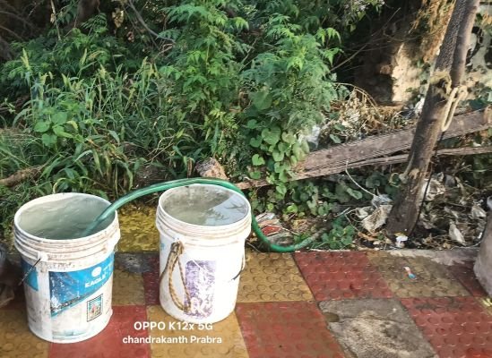 మటన్ షాపు వద్ద వృధాగా పోతున్న త్రాగునీరు  చర్యలు తీసుకోవాలని గ్రామస్తుల డిమాండ్