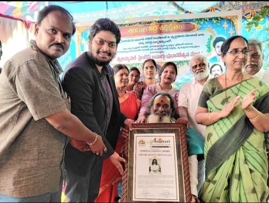 బిల్లకుర్తి శ్రీనివాసరావుకు ‘స్పిరిచ్యువల్ సైంటిస్ట్ అవార్డు’