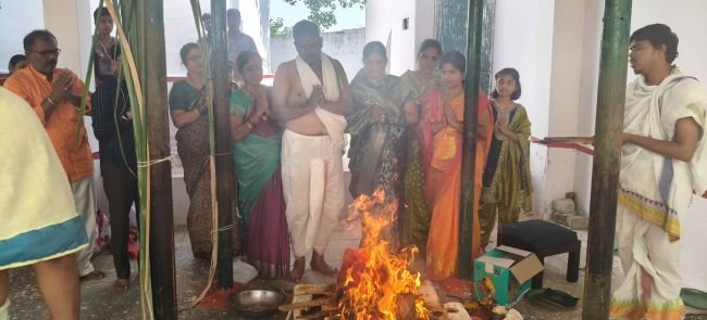 భవాని మందిరంలో హోమం అమ్మవారికి ప్రత్యేక అభిషేకాలు.