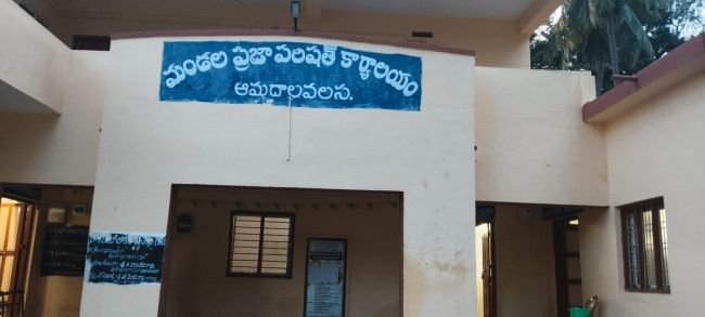స్థానిక సంస్థల జోరు.. రెబల్స్ తో పోరు