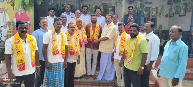 టీడీపీలోకి 10 కుటుంబాలు!.  * ఆహ్వానించిన ఎమ్మెల్యే బగ్గు రమణమూర్తి *