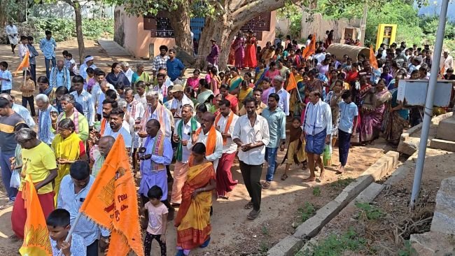 కన్నుల పండుగ కుందుర్పమ్మ గిరిప్రదక్షణ