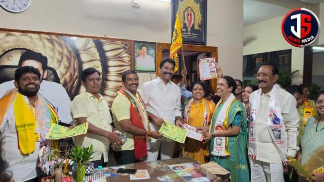 వైసీపీ నేత ఒంటెద్దు  నాయుడును  కలిసిన కూటమి నేతలు...