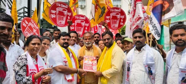 ఆశీర్వదించండి అభివృద్ధి చేస్తా..  17వ డివిజన్‌లో జనసేన అభ్యర్థి భవాని రవికుమార్‌ విస్తృత ప్రచారం