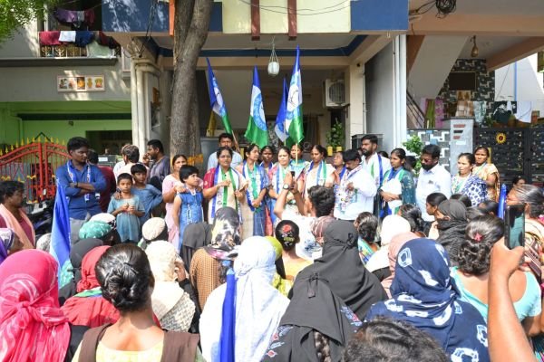 కర్నూలు 13వ వార్డులో వైఎస్సార్‌సీపీ ఎన్నికల ప్రచారం