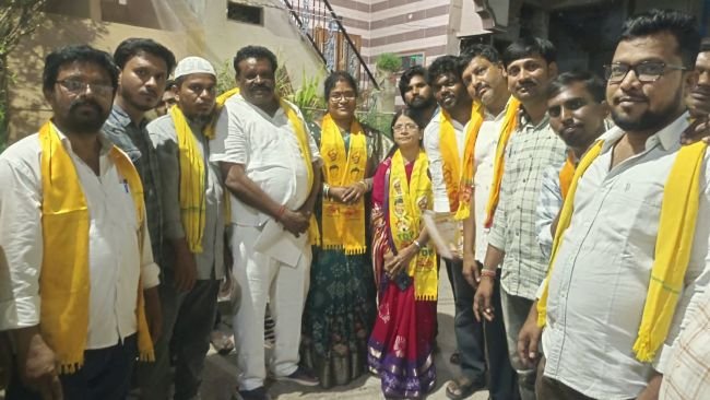 మీకు సేవకుడిగా పని చేస్తా.. ఆదరించండి..  టిడిపి 39 వార్డు కౌన్సిలర్ అభ్యర్థి తాతాశీనా