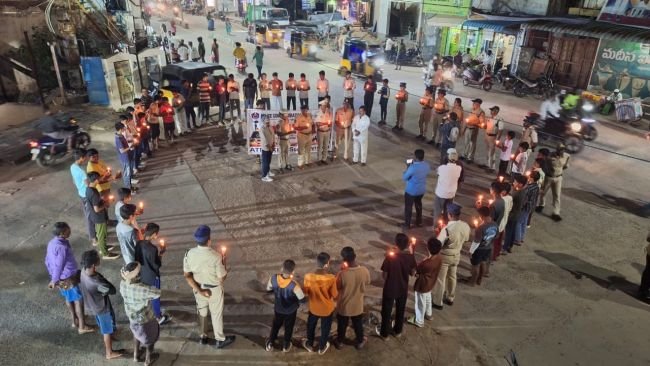 పోలీస్ అమరవీరుల వారోత్సవాల క్యాండిల్ ర్యాలీ 