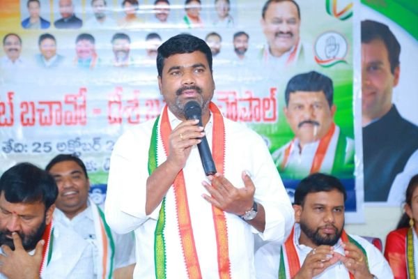 మేడిగడ్డ దాటితే నీళ్లన్నీ ఏపీకి వెళ్లవు!                                      దేవాదుల, సీతారామ ప్రాజెక్టులు కనిపించడం లేదా? కేటీఆర్‌ది తప్పుడు ప్రచారం: ప్రభుత్వ విప్‌ మేడిపల్లి సత్యం