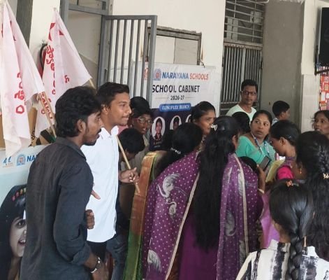 భీమవరంలో నారాయణ స్కాలర్‌షిప్ పరీక్షను అడ్డుకున్న ఎస్‌ఎఫ్‌ఐ  ఇతర విద్యాసంస్థల విద్యార్థులను ప్రలోభపెట్టి అడ్మిషన్లు కల్పించే ప్రయత్నాలను సహించం  భీమవరం, మేజర్ న్యూస్: భీమవరం పట్టణంలోని గునుపూడి ప్రాంతంలో నారాయణ విద్యాసంస్థలు నిర్వహిస్తున్న ఎన్‌సెట్ స్కాలర్‌షిప్ పరీక్షను ఎస్‌ఎఫ్‌ఐ (స్టూడెంట్స్ ఫెడరేషన