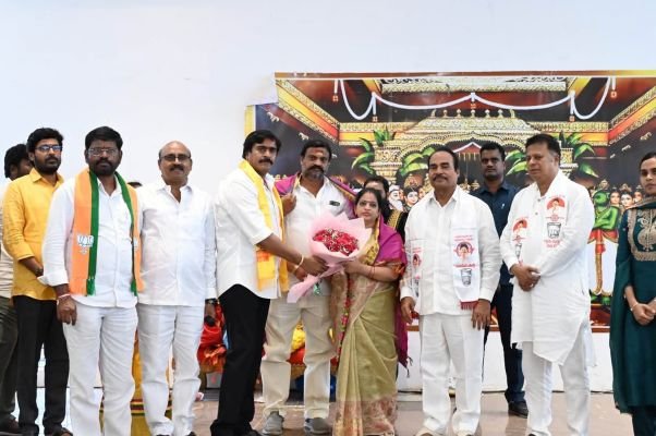 మేయర్ అభ్యర్థి తో పాటు కార్పొరేటర్లందరినీ గెలిపించుకోవాలి...