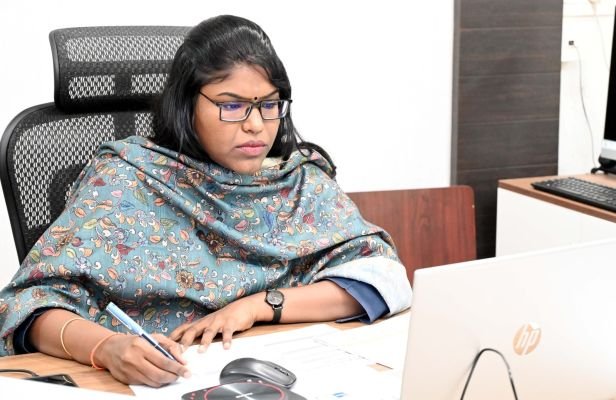 రానున్న మూడు రోజుల్లో భారీ వర్షాలు   -- తుఫాను పట్ల అప్రమత్తంగా ఉండాలి   