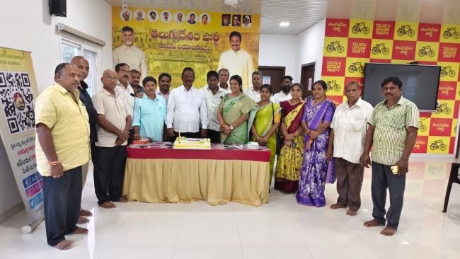 సేవా కార్యక్రమాల మధ్య ఘనంగా ఎమ్మెల్యే ఆరిమిల్లి జన్మదిన వేడుకలు