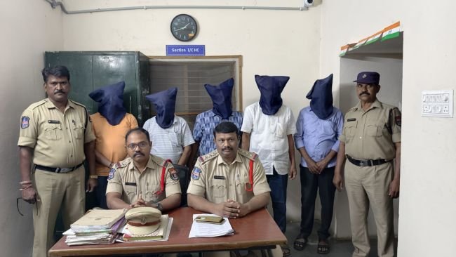 యూనిక్ కంపెనీ పెట్టుబడుల మోసం కేసులో ఐదుగురు అరెస్ట్