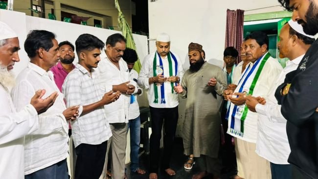 వైసిపి అభ్యర్థుల విజయం కోసం   తండ్రి, తనయుల ప్రచారం