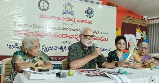 బాలల సృజనాత్మక వికాసానికి పఠనం, ఆటపాటలు అవసరం