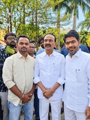 ఈటల రాజేందర్‌ను కలిసిన బీసీ రత్న అవార్డు గ్రహీత ముప్పు బిక్షపతి