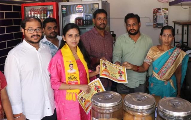 32వ డివిజన్ ను అన్ని విధాలుగా అభివృద్ది చేయడమే లక్ష్యం..  టిడిపి కార్పొరేటర్ అభ్యర్థి బట్టే   వెంకట కీర్తి...