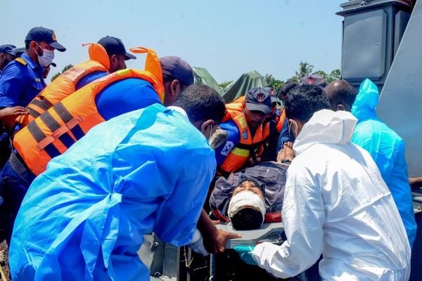 మునిగిపోతున్న నౌక-40 మంది ఇరాన్ నావికులను రక్షించిన ఎస్ఎల్ నేవీ