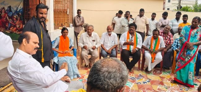 నూజివీడు పట్టణానికి సకల హంగులతో నగర శోభ   — మంత్రి కొలుసు పార్థసారథి   — బిజెపి అభ్యర్థి విజయాన్ని కాంక్షిస్తూ 33 వ వార్డులో ప్రచారం 