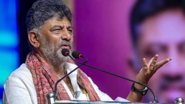 బెంగళూరు ఐటీ కంపెనీల్లో కన్నడిగులపై వివక్ష చూపిస్తే కఠిన చర్యలు.. ఇక్కడ కన్నడిగుడే సార్వభౌముడు: డీకే శివకుమార్ వార్నింగ్!