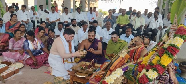 అశ్విజ పౌర్ణమి సందర్భంగా రేణుక ఎల్లమ్మ దేవాలయంలో మంత్రి పొన్నం ప్రభాకర్ చండీయాగం 