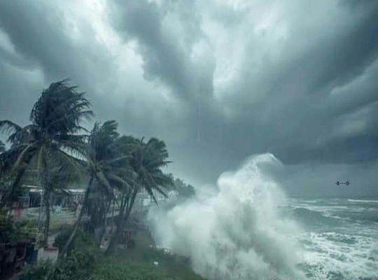 వాతావరణ శాఖ అధికారులు రెడ్ అలర్ట్ జారీ