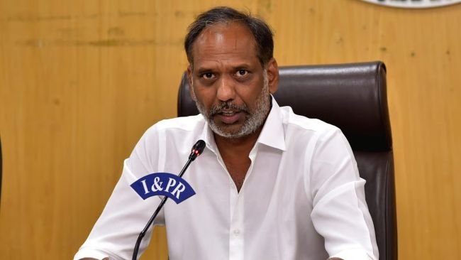 అర్నబ్ తుపానుపై విద్యుత్ శాఖ అధికారులతో - మంత్రి గొట్టిపాటి సమీక్ష