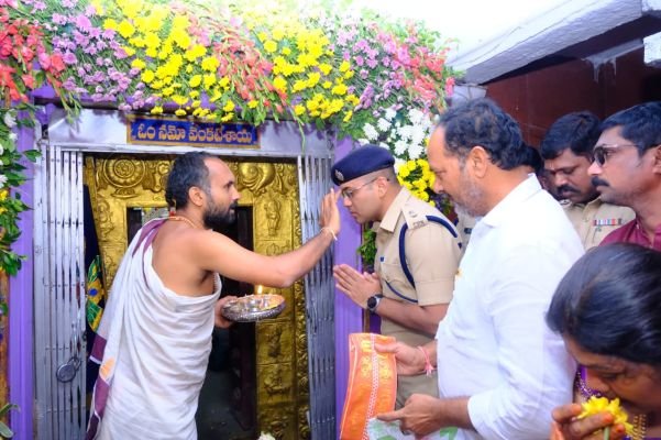 శ్రీ లక్ష్మీ వేంకటేశ్వరస్వామిని దర్శించుకున్న జిల్లా ఎస్పీ