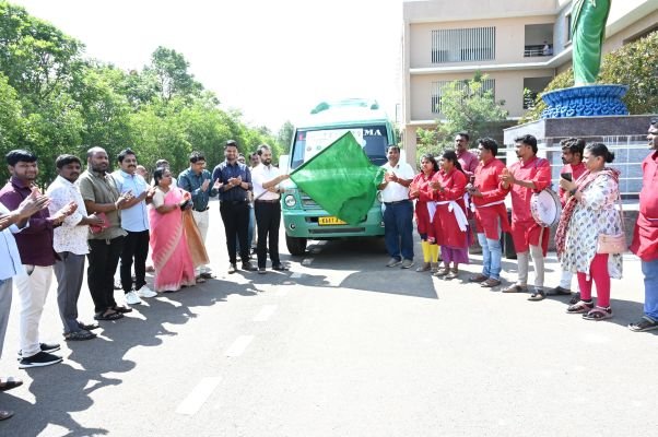 వెట్టి చాకిరీ నిర్మూలనే లక్ష్యం.. అవగాహన వాహనాన్ని ప్రారంభించిన కలెక్టర్ దీపక్ తివారి