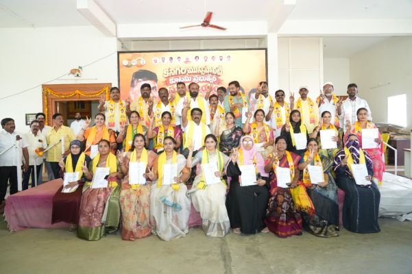 ఎమ్యెల్యే ఉగ్ర నరసింహారెడ్డి ని కలిసిన మున్సిపల్ చైర్మన్ ,వార్డు సభ్యులు 