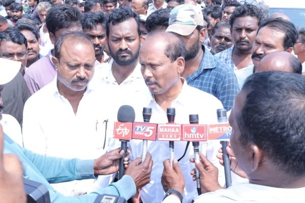 బాలికపై అఘాయిత్యానికి పాల్పడిన నిందితుడికి కఠిన శిక్ష పడేలా చర్యలు తీసుకుంటాం: ఎమ్మెల్యే బి. ఎన్. విజయ్ కుమార్