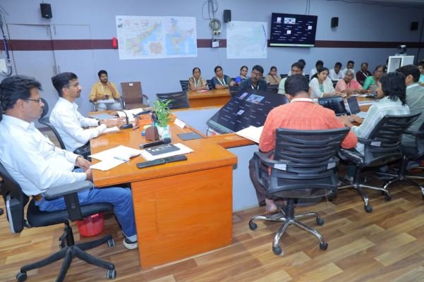 తుఫాన్ ప్రభావం పై జిల్లా లో ఎలాంటి నష్టం వాటిల్లకుండా అధికారులు సిద్ధంగా ఉండాలి: కలెక్టర్ వినోద్ కుమార్ వి