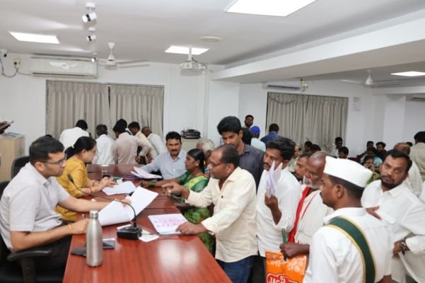 ప్రజావాణి ఫిర్యాదుల పరిష్కారంలో అధికారులు ప్రత్యేక చొరవ చూపాలి.