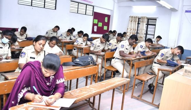 పోలీసు ఫ్లాగ్ డే వారోత్సవాల్లో భాగంగా పోలీసు అధికారులు, సిబ్బందికి వ్యాసరచన పోటీలు.
