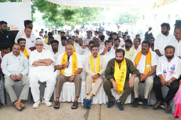 రోడ్ల నుంచి పాఠశాలల వరకు.. అభివృద్ధే మా అజెండా: ఎంపీ వేమిరెడ్డి ప్రభాకర్‌ రెడ్డి