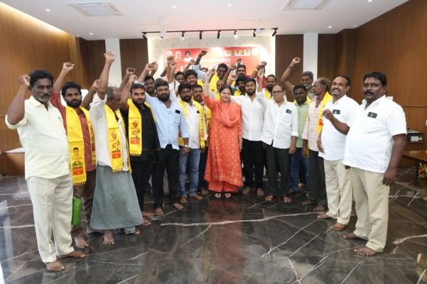 కొడవలూరులో వైసీపీకి మరో ఎదురుదెబ్బ.. టీడీపీలోకి కీలక వైసీపీ నాయకులు