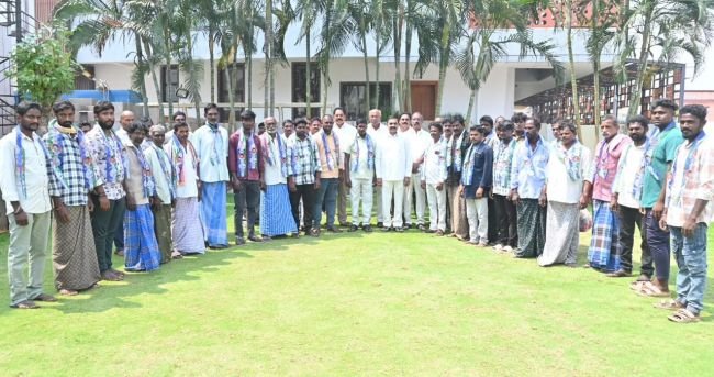 "సర్వేపల్లి లో వై కా పా లోకి వరస చేరికలతో చతికిలపడ్డ టి డి పి "