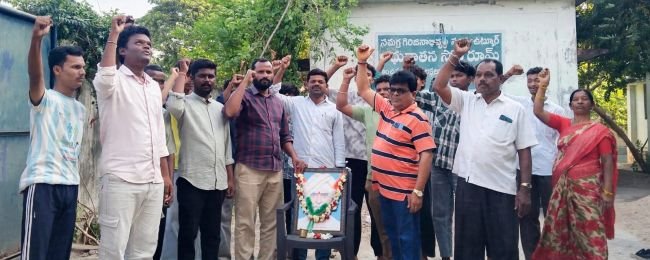 కొమురం భీమ్ ఆశయాలను సాధించాలి