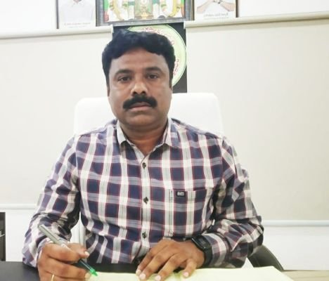 ఎన్నికల సిబ్బంది పోస్టల్ బ్యాలెట్ ఉపయోగించుకోండి-- కమిషనర్ గంగాప్రసాద్