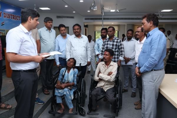 ప్రజావాణిలో వచ్చిన ఫిర్యాదులను వెంటనే పరిష్కరించాలి - జిల్లా కలెక్టర్
