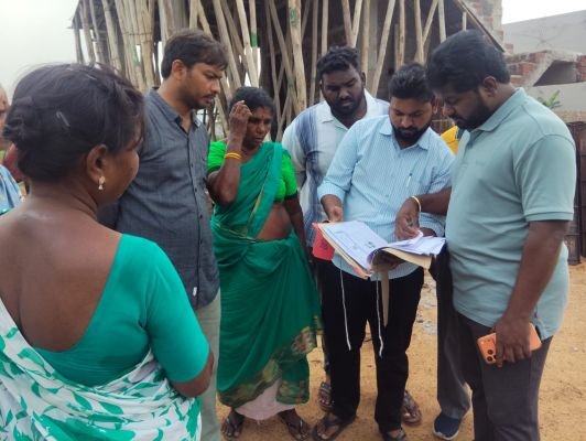 కల్లూరుపల్లి దండోరా కాలనీలో పర్యటించిన కమిషనర్ వై.ఓ. నందన్