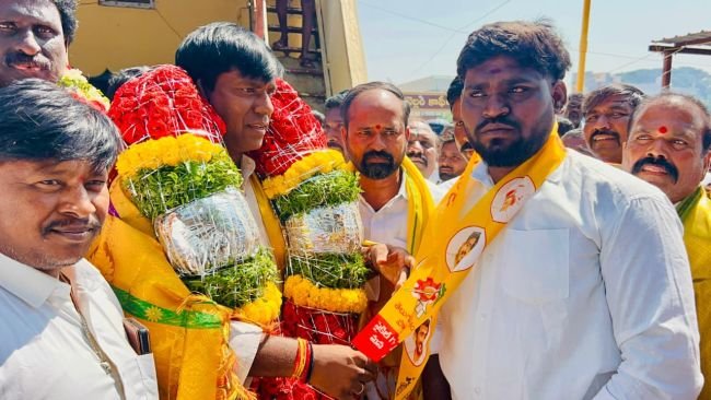 గుడికల్‌లో వైసీపీకి షాక్‌.. టీడీపీలోకి 200 మంది చేరిక