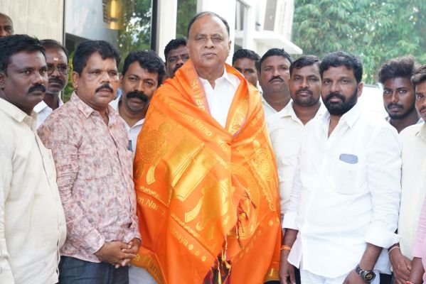 సమావేశానికి నెల్లూరు ఎంపీ వేమిరెడ్డి ప్రభాకర్ రెడ్డిని ఆహ్వానించిన జేఏసీ నేతలు