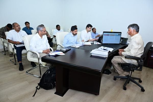 తుఫాను పట్ల అధికారులు అప్రమత్తం గా ఉండాలి ముఖ్యమంత్రి నారా చంద్రబాబు నాయుడు