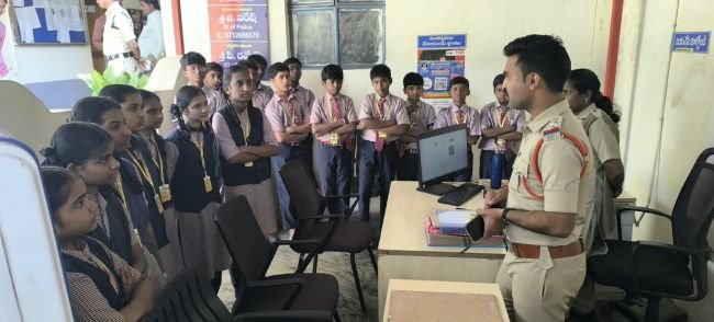 మందమర్రి పోలీస్‌స్టేషన్‌లో ఓపెన్‌ హౌస్‌ కార్యక్రమం