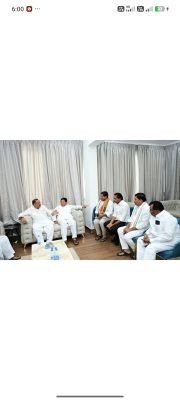 కాంగ్రెస్ బలోపేతం, జిల్లా అభివృద్ధిపై సమీక్ష 